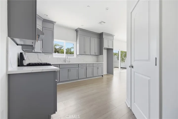 6944 Valmont, Tujunga, California 91042
