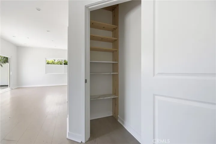 6944 Valmont, Tujunga, California 91042