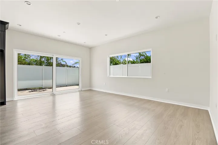 6944 Valmont, Tujunga, California 91042
