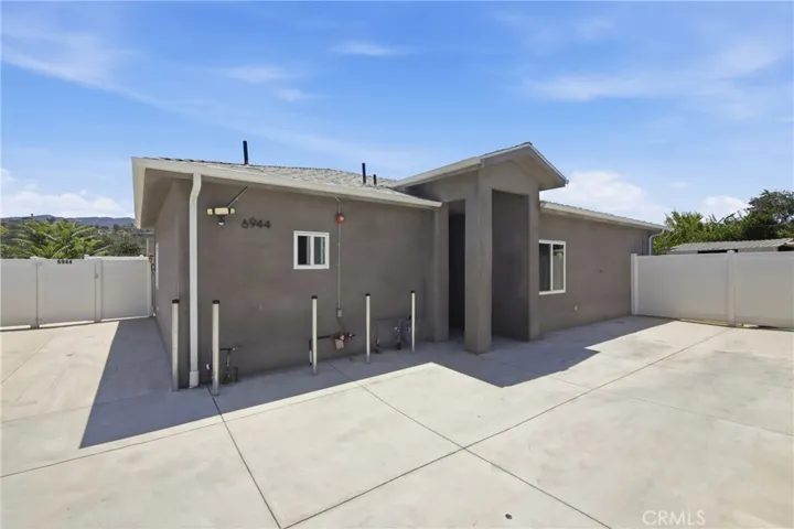 6944 Valmont, Tujunga, California 91042
