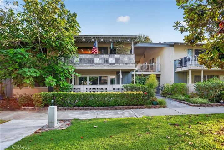 8 Via Castilla C, Laguna Woods, California 92637