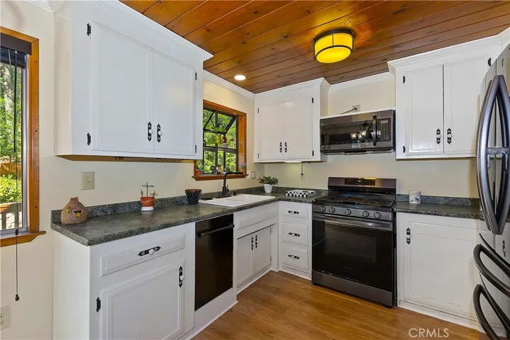 863 Oak, Lake Arrowhead, California 92385