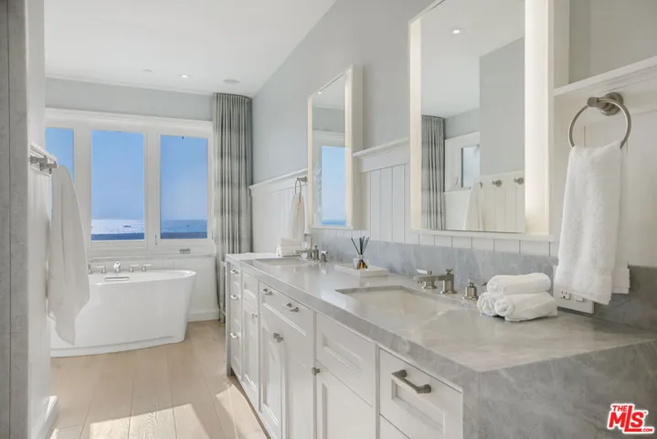 1347 Palisades Beach Road, Santa Monica, California 90401