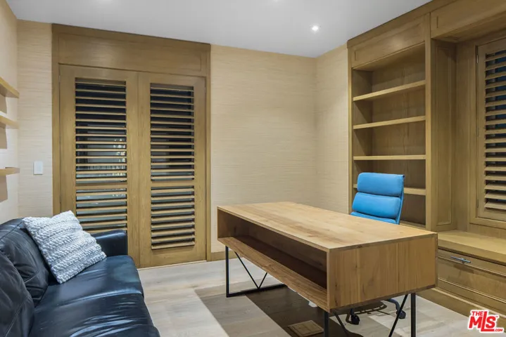 1347 Palisades Beach Road, Santa Monica, California 90401