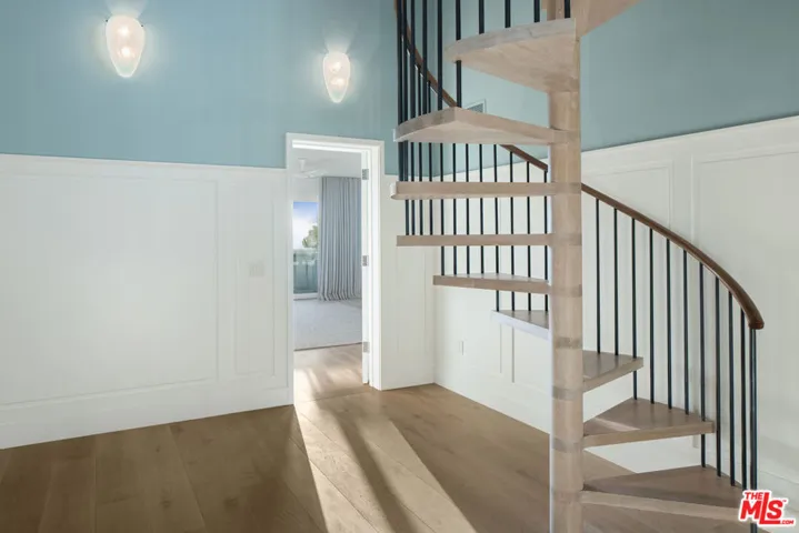 1347 Palisades Beach Road, Santa Monica, California 90401