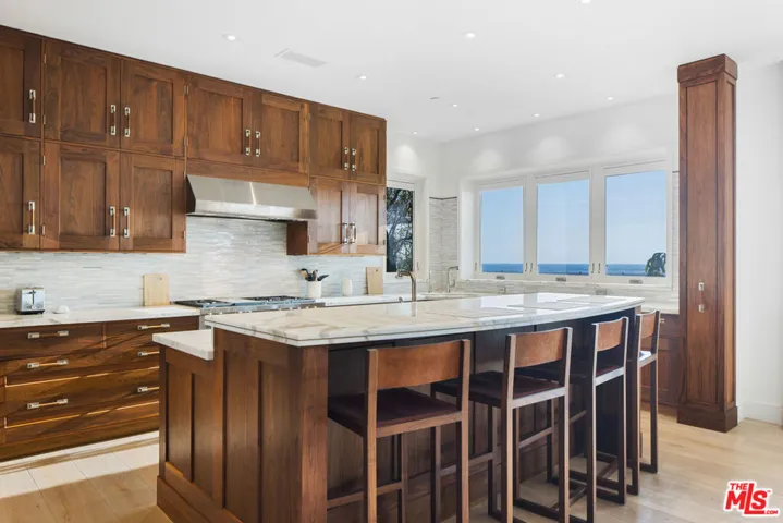 1347 Palisades Beach Road, Santa Monica, California 90401