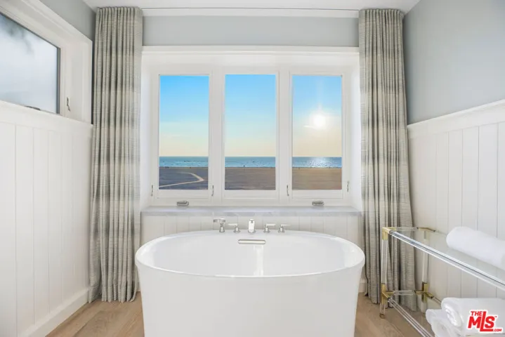 1347 Palisades Beach Road, Santa Monica, California 90401