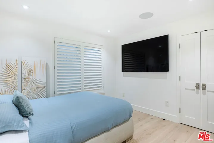 1347 Palisades Beach Road, Santa Monica, California 90401
