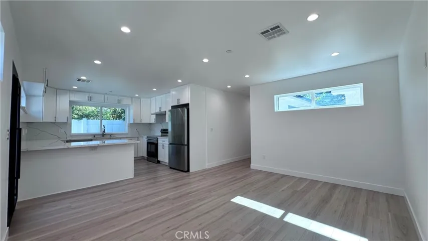 2135 N Brighton St. 101, Burbank, California 91504