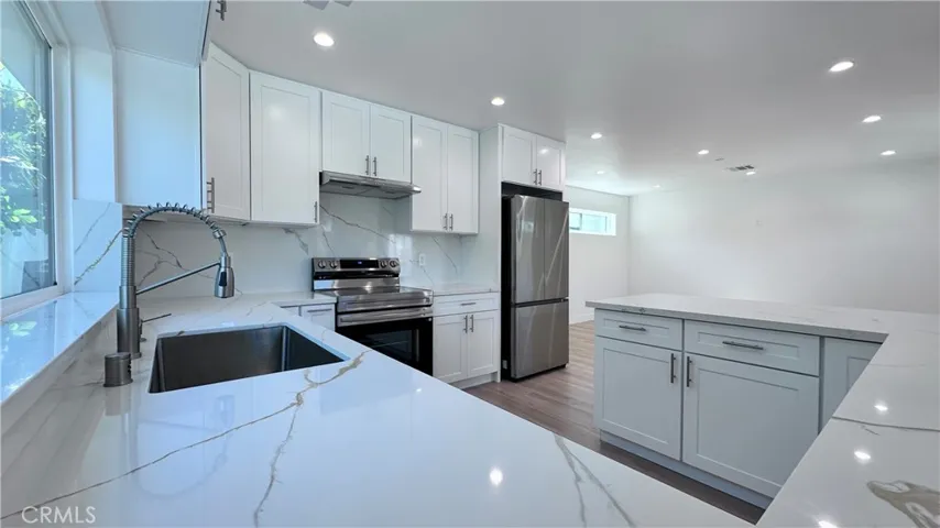 2135 N Brighton St. 101, Burbank, California 91504