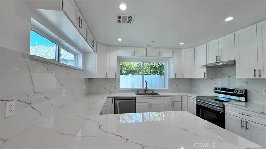2135 N Brighton St. 101, Burbank, California 91504