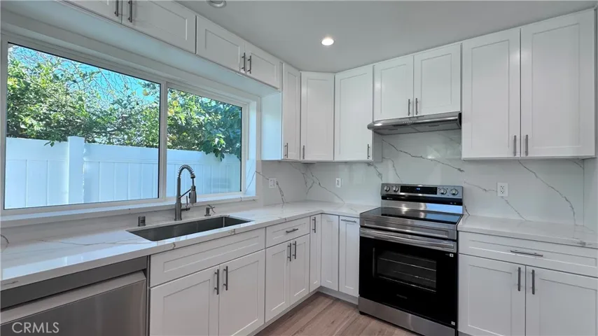 2135 N Brighton St. 101, Burbank, California 91504