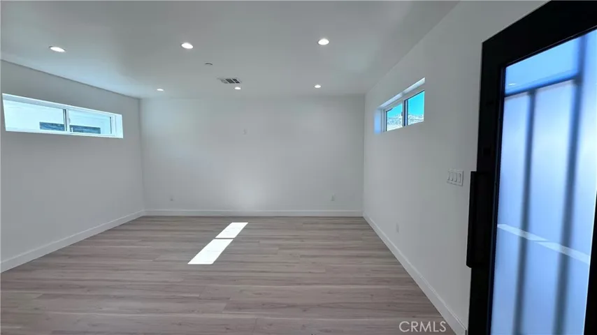 2135 N Brighton St. 101, Burbank, California 91504