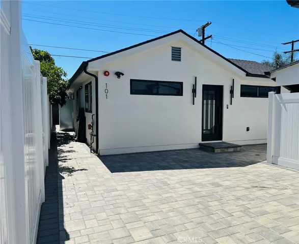 2135 N Brighton St. 101, Burbank, California 91504