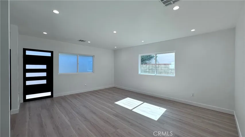 2135 N Brighton St. 102, Burbank, California 91504
