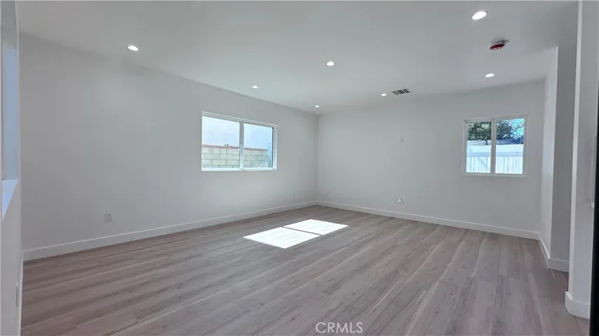 2135 N Brighton St. 102, Burbank, California 91504