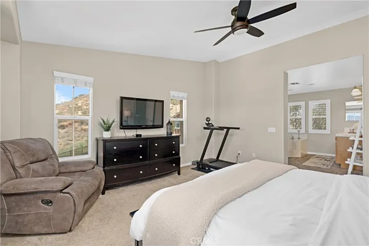 28060 Linda Lane, Saugus, California 91350