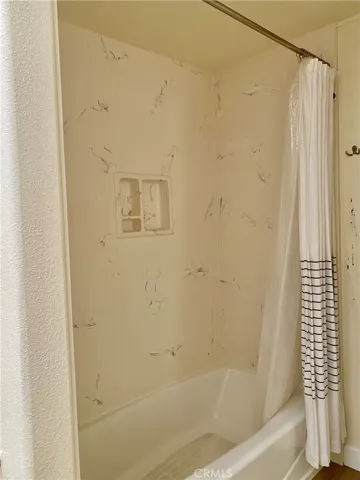 BATH TUB