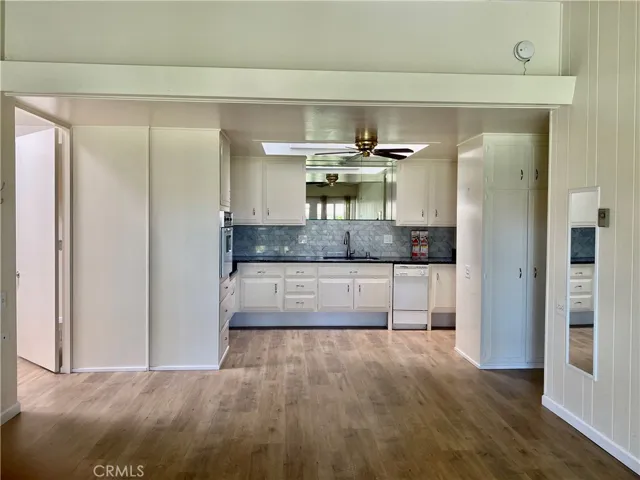 LOOKING TOWARDS THE KITCHEN