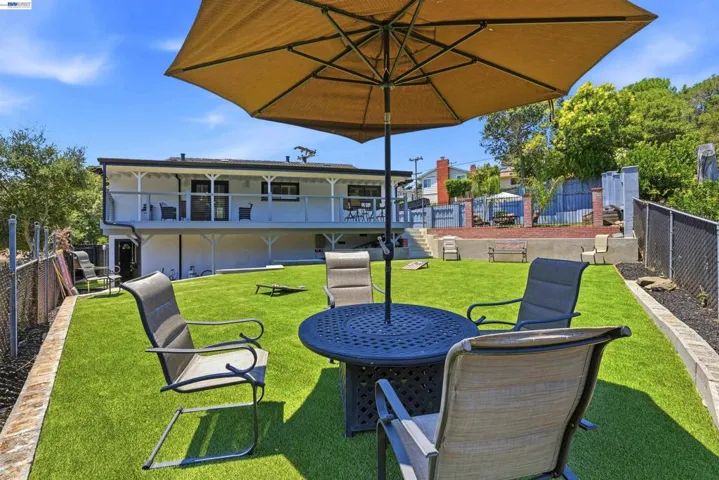3910 Oak Hill Rd, Oakland, California 94605