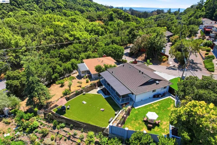 3910 Oak Hill Rd, Oakland, California 94605