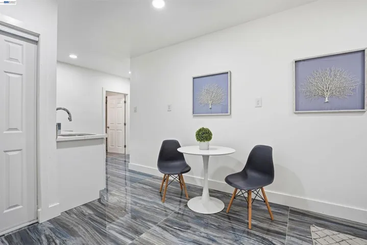 3910 Oak Hill Rd, Oakland, California 94605