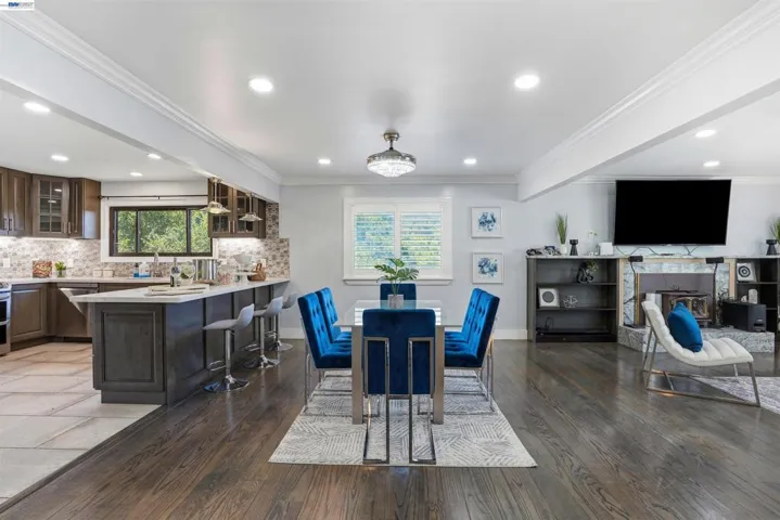 3910 Oak Hill Rd, Oakland, California 94605