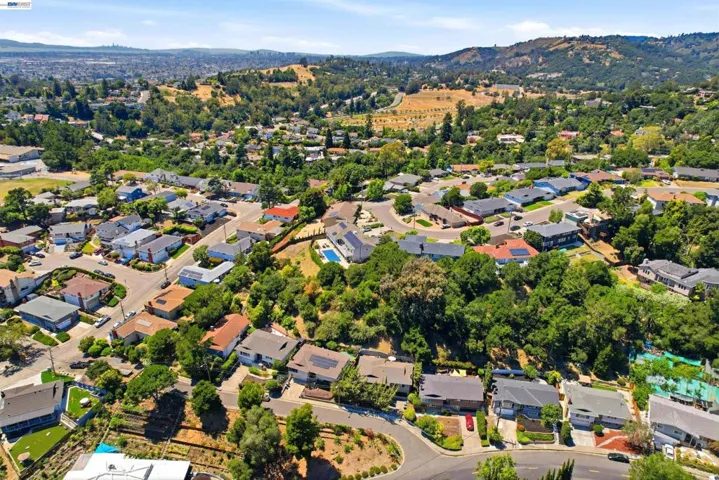 3910 Oak Hill Rd, Oakland, California 94605