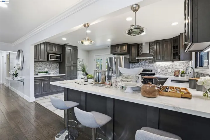 3910 Oak Hill Rd, Oakland, California 94605