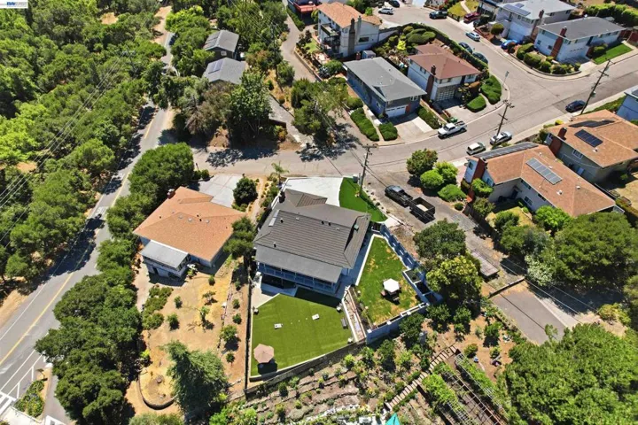3910 Oak Hill Rd, Oakland, California 94605