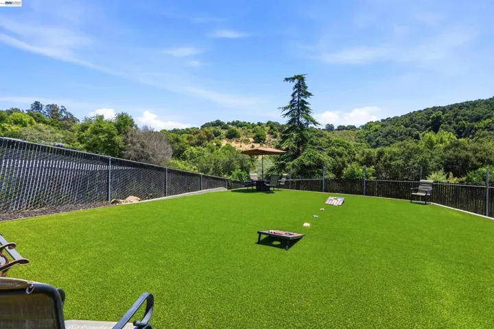 3910 Oak Hill Rd, Oakland, California 94605