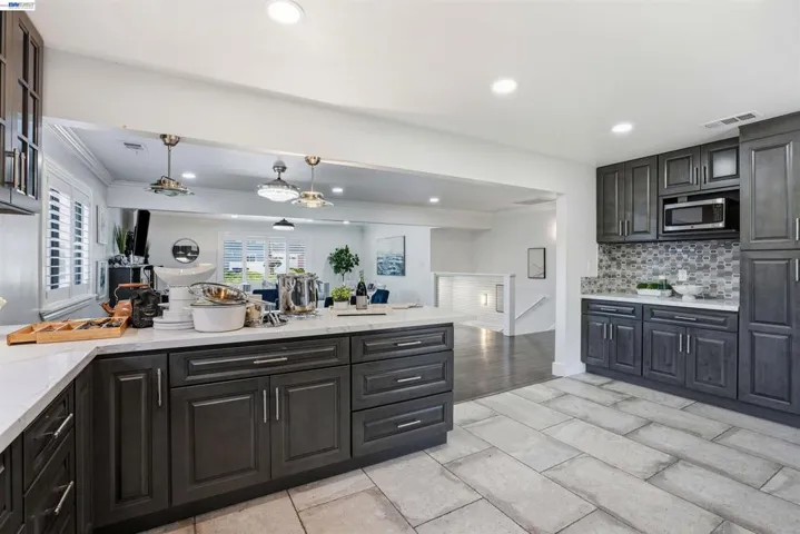 3910 Oak Hill Rd, Oakland, California 94605