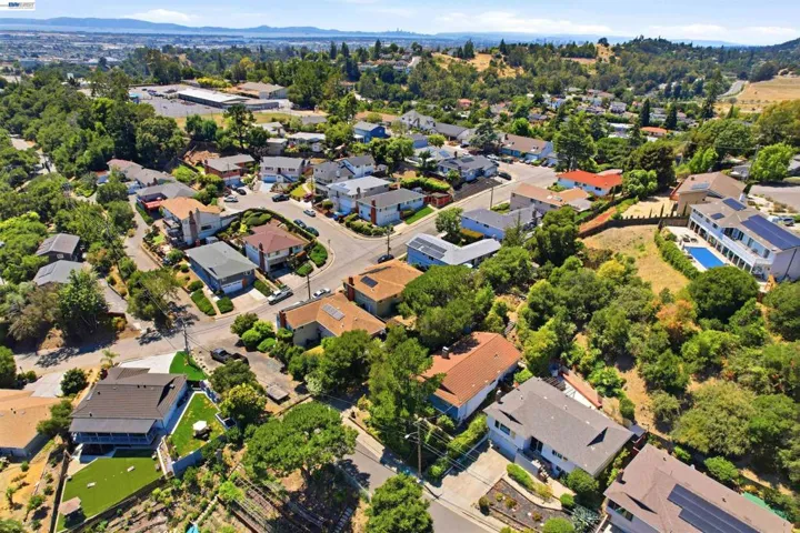 3910 Oak Hill Rd, Oakland, California 94605