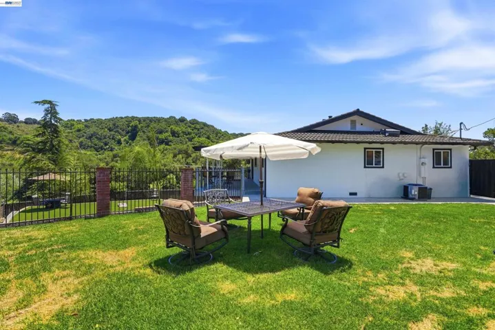 3910 Oak Hill Rd, Oakland, California 94605