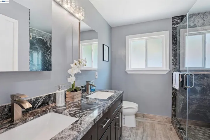 3910 Oak Hill Rd, Oakland, California 94605