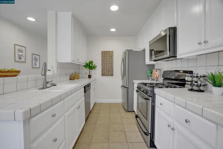 3190 Castro St, Martinez, California 94553-3222