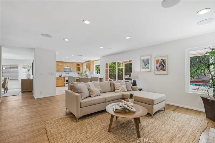 5943 Julian, Tarzana, California 91356