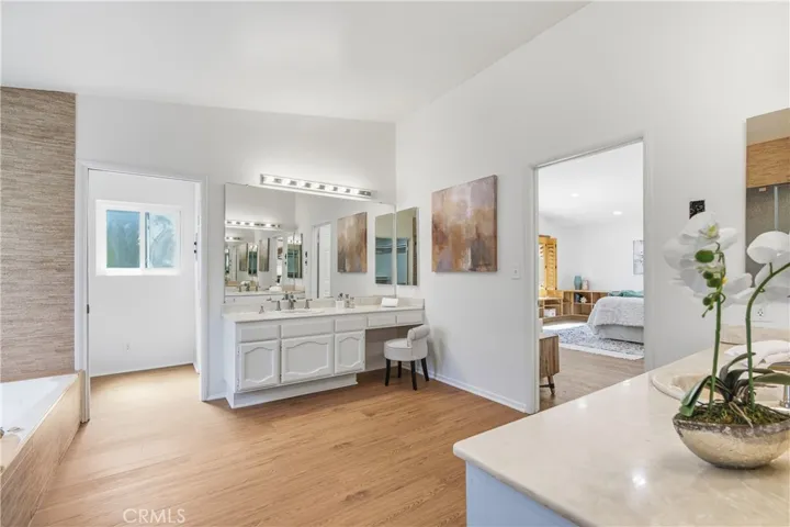 5943 Julian, Tarzana, California 91356