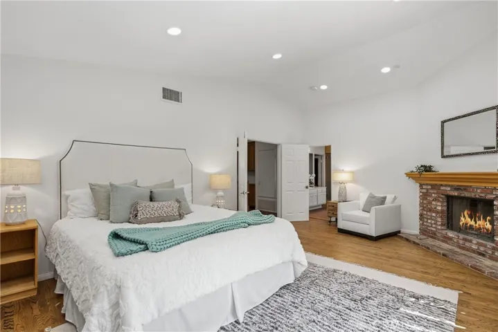 5943 Julian, Tarzana, California 91356