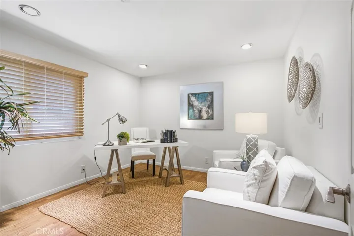 5943 Julian, Tarzana, California 91356