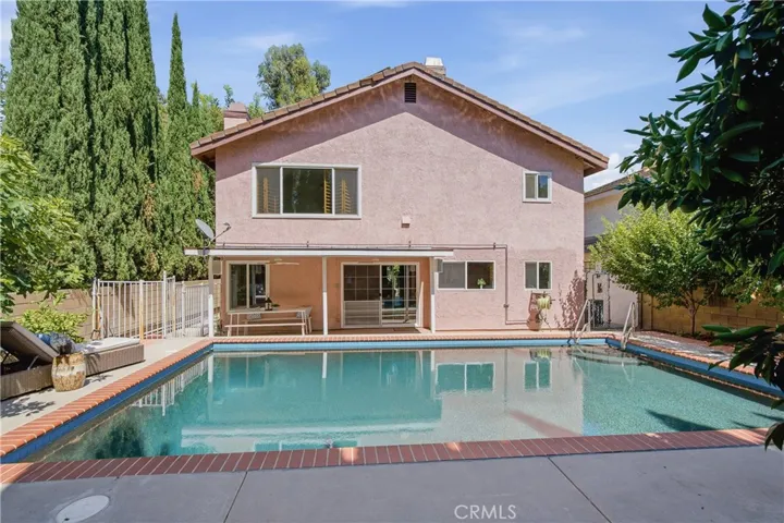 5943 Julian, Tarzana, California 91356
