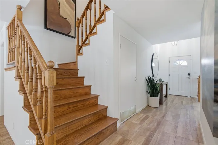 5943 Julian, Tarzana, California 91356
