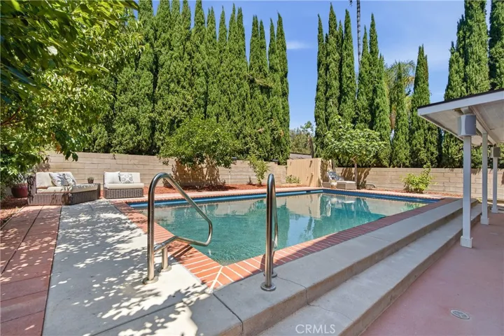 5943 Julian, Tarzana, California 91356