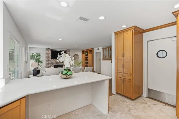 5943 Julian, Tarzana, California 91356