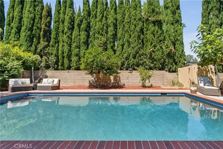 5943 Julian, Tarzana, California 91356