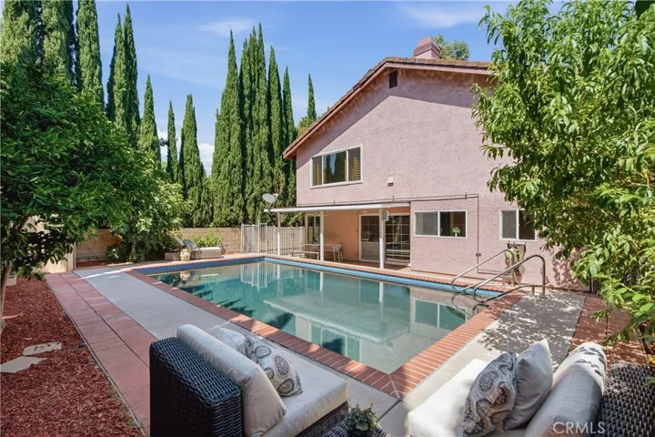 5943 Julian, Tarzana, California 91356