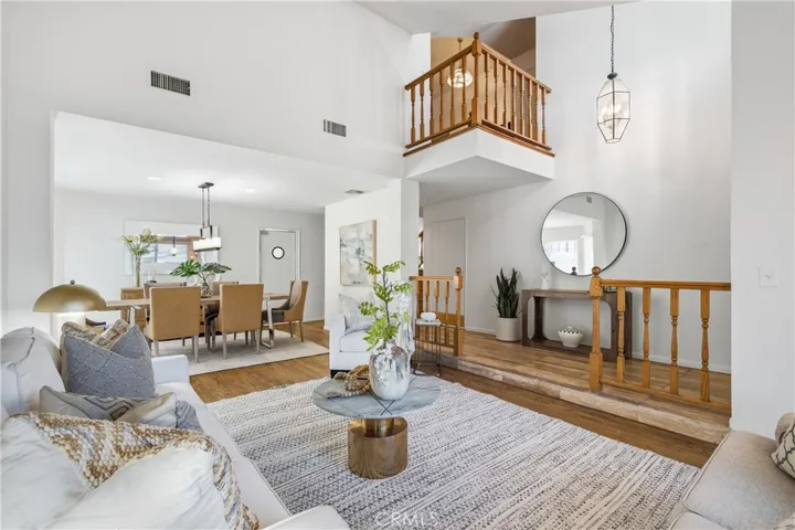 5943 Julian, Tarzana, California 91356