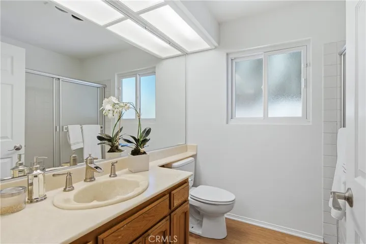 5943 Julian, Tarzana, California 91356