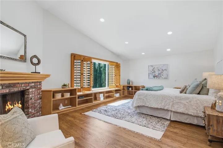 5943 Julian, Tarzana, California 91356