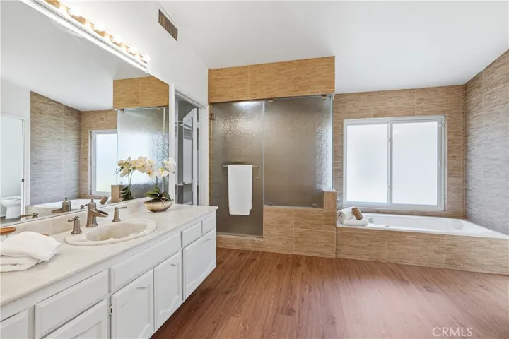 5943 Julian, Tarzana, California 91356